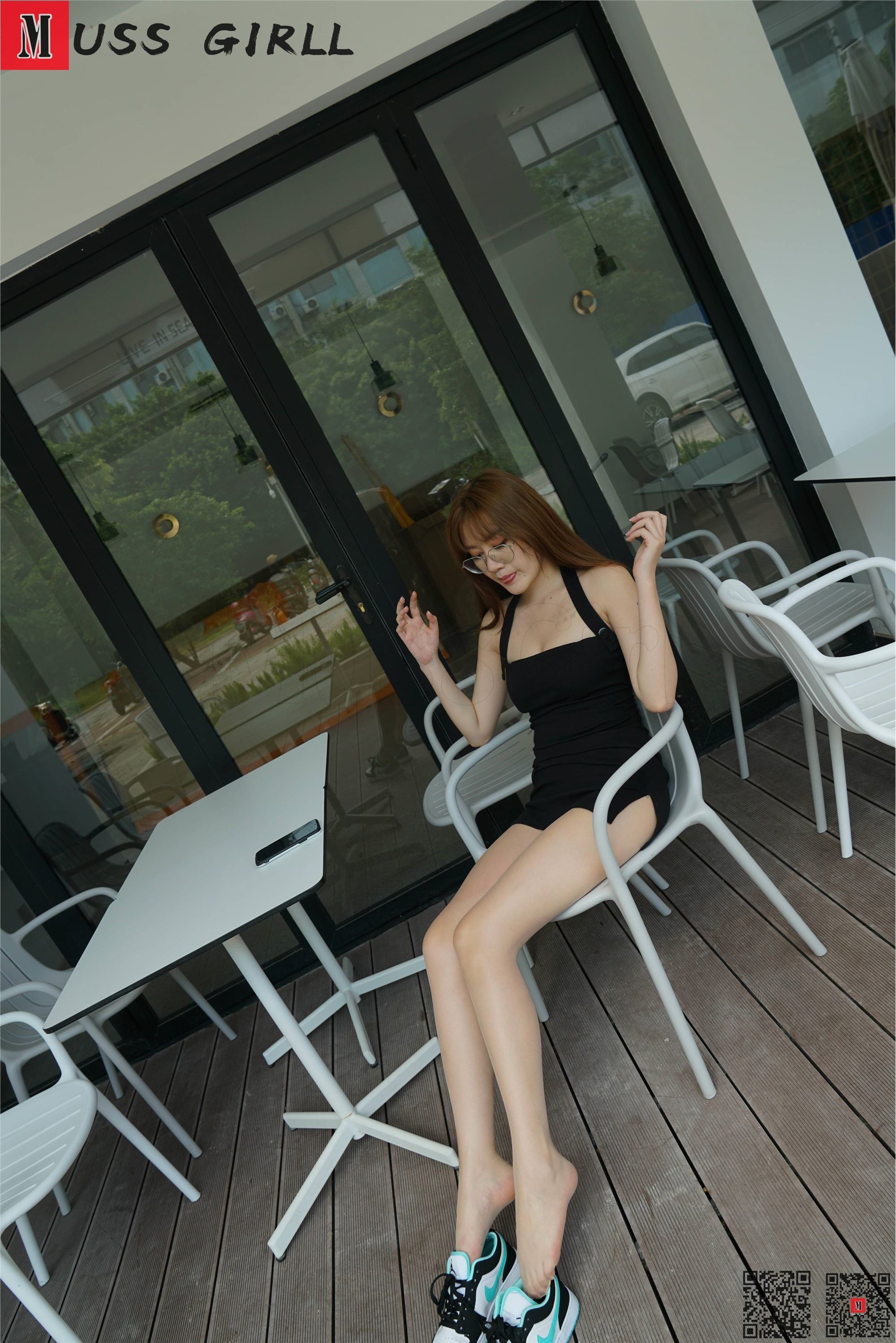 MussGirl慕丝女郎  NO.242-户外肉丝包臀裙